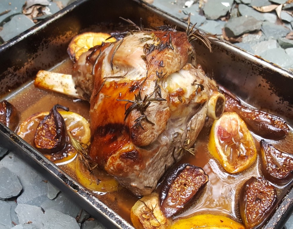 Roast lamb with figs and lemon