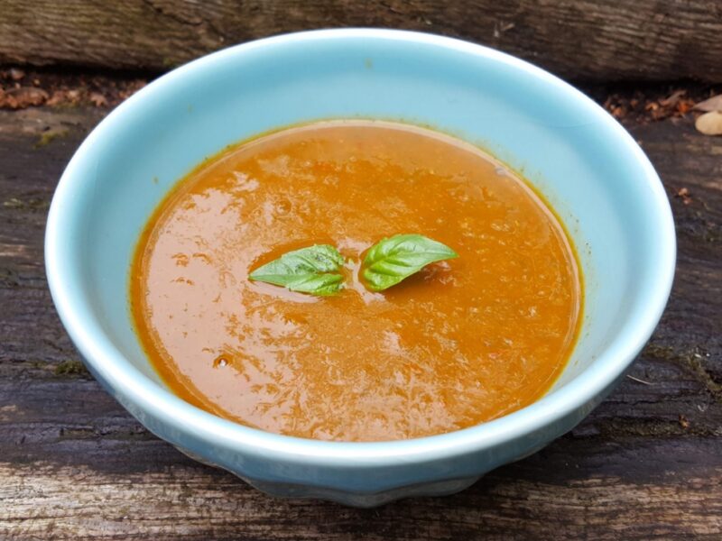 Red pepper and tomato soup with spinach