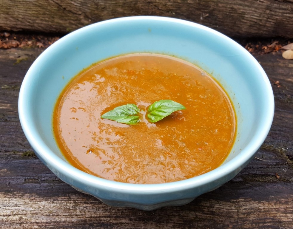 Red pepper and tomato soup with spinach