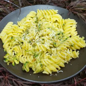 Pasta with courgette and roasted garlic