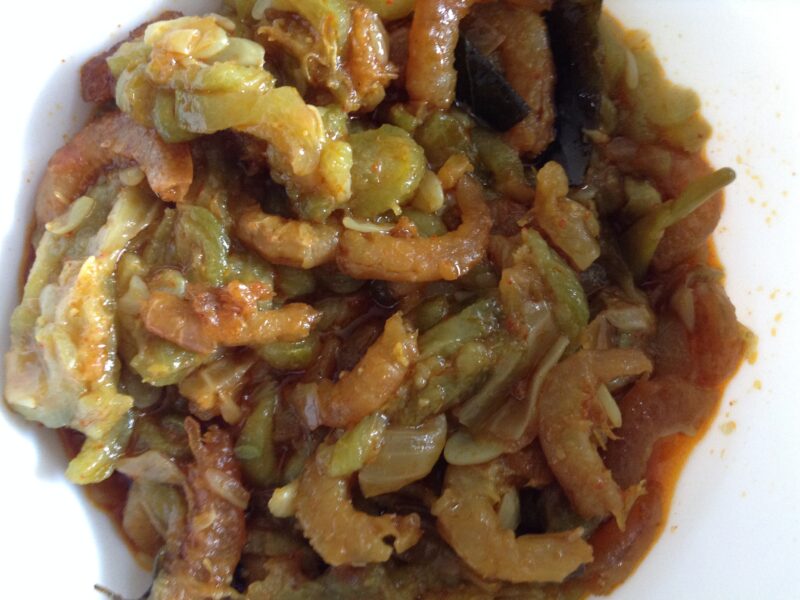 Dried shrimp and ridge gourd curry