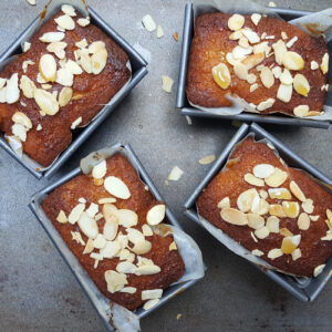 Almond and elderflower mini cakes