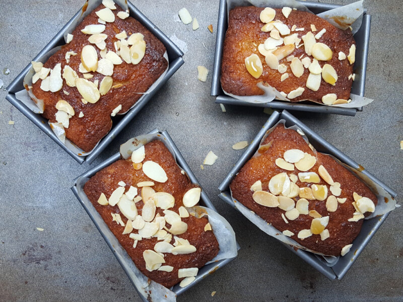 Almond and elderflower mini cakes