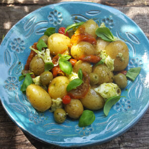 Pesto potato salad with mozzarella