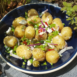 Potato salad with green peas and feta