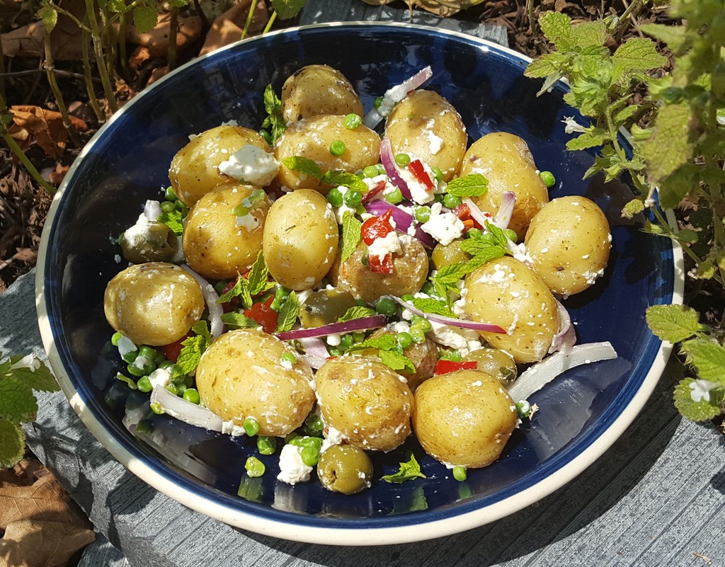 Potato salad with green peas and feta