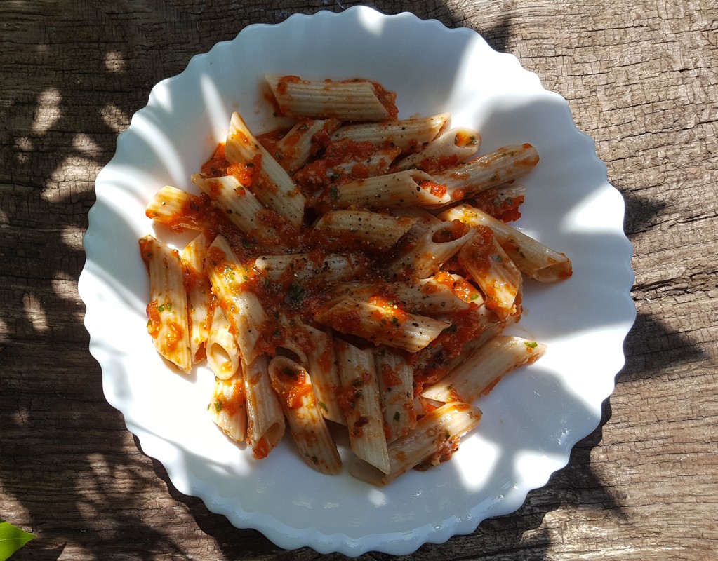 Roasted pepper and garlic pasta