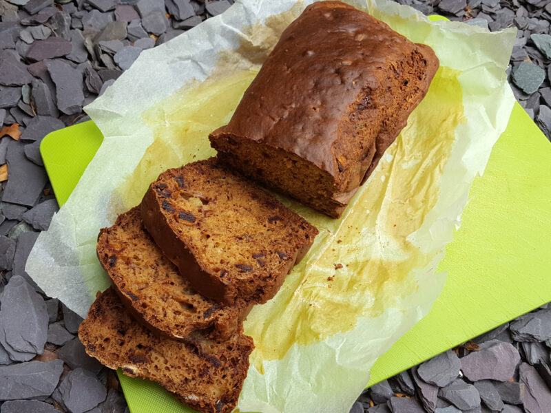 Banana and dates teacake