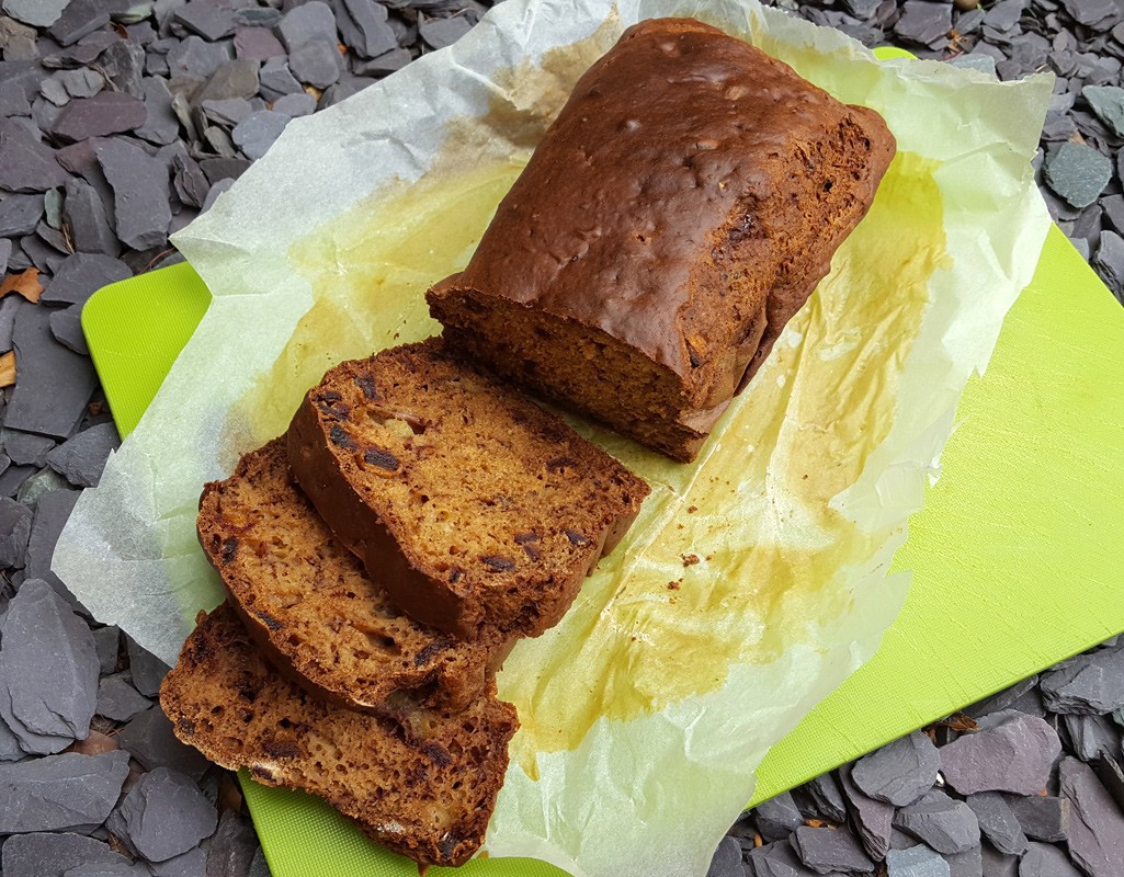 Banana and dates teacake