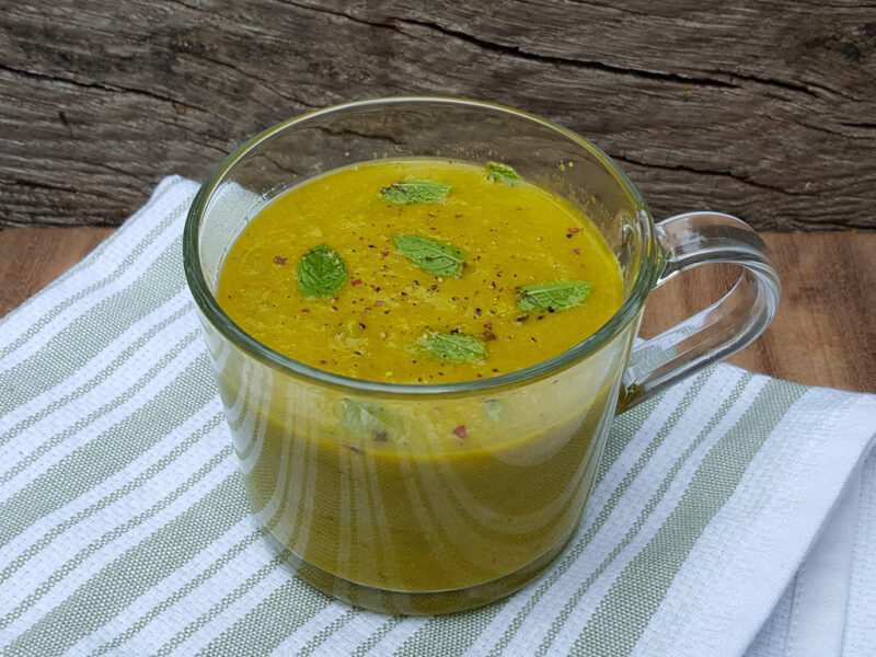 Spiced carrot and pea soup