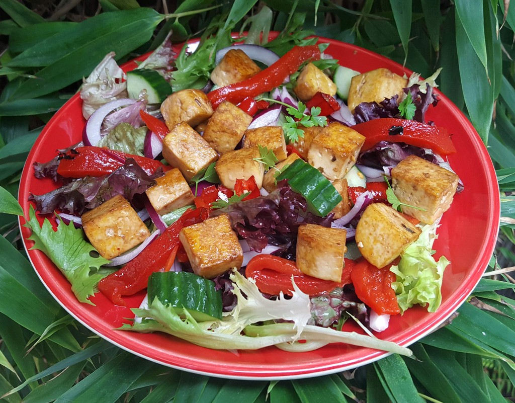 Spicy tofu salad