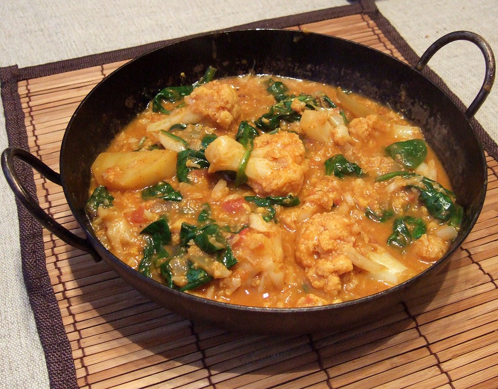 Cauliflower curry with spinach