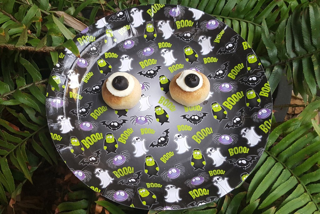Monster eye pizza balls