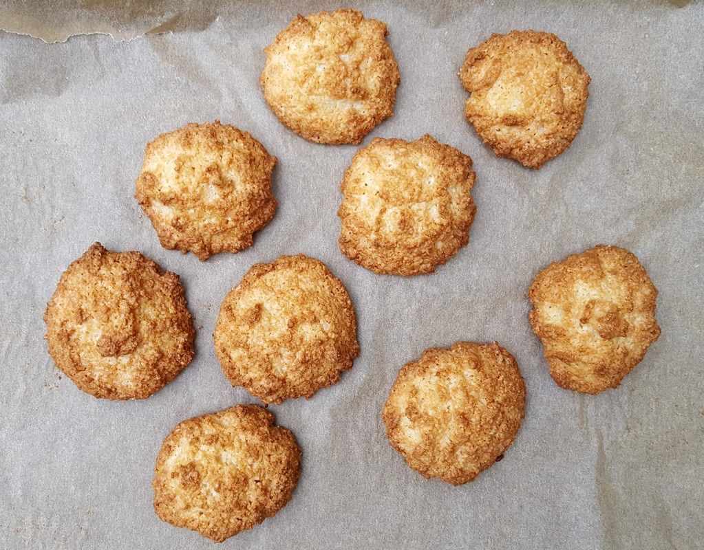 Amaretti cookies