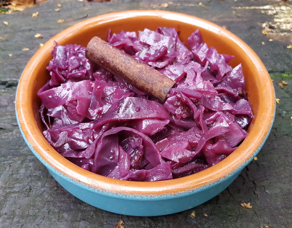 Cider braised red cabbage and apple