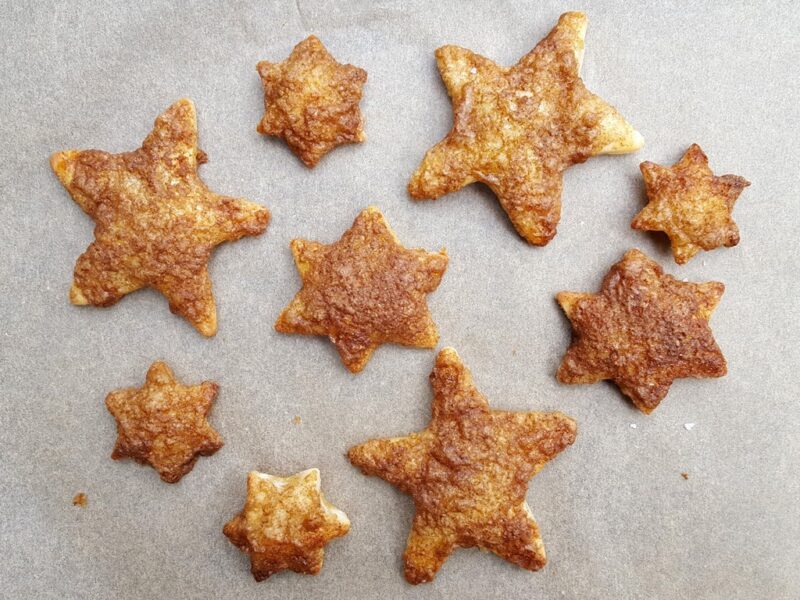 Cinnamon puff pastry stars