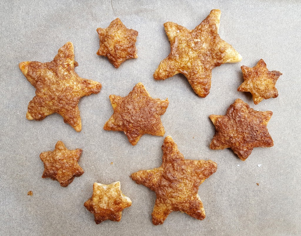 Cinnamon puff pastry stars