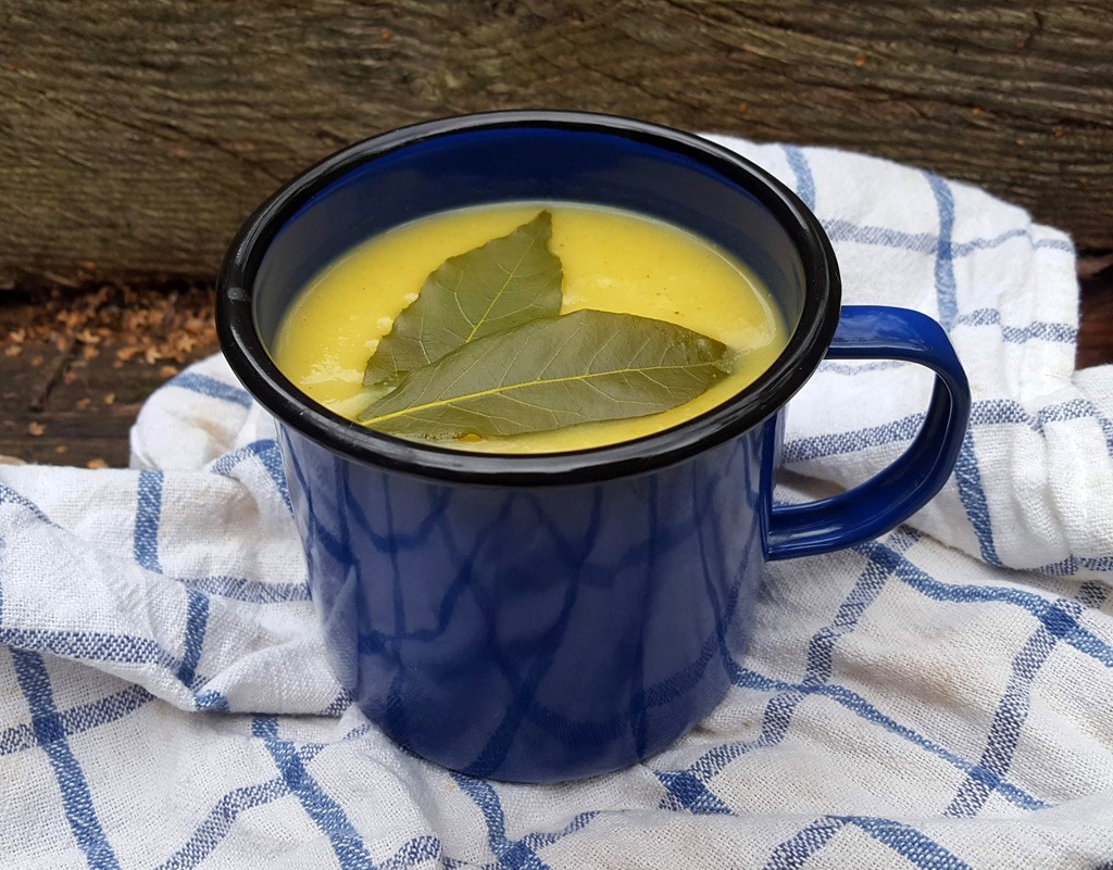 Curried cauliflower and parsnip soup