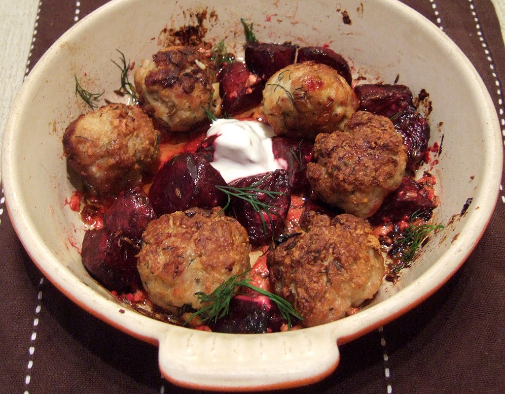 Meatballs with beetroot