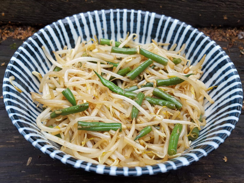 Stir-fried bean sprouts with green beans