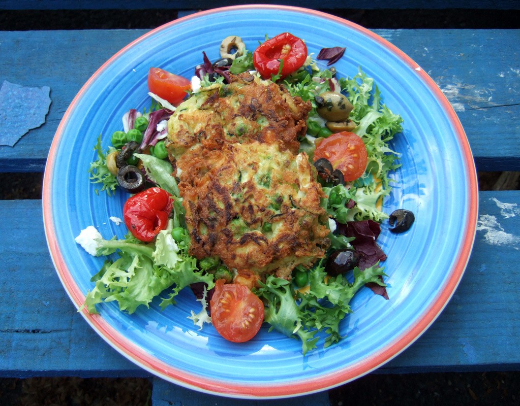 Courgette and green pea fritters