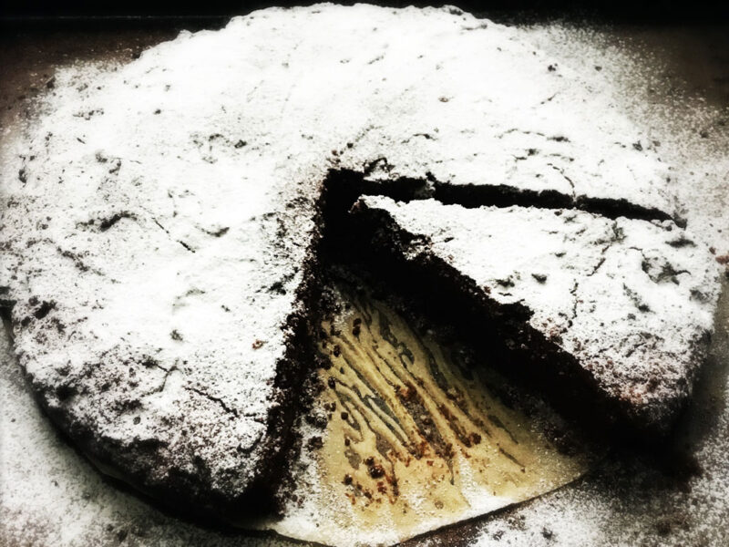 Flourless chocolate and chestnut cake