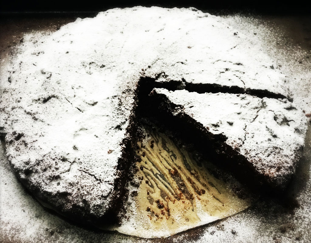 Flourless chocolate and chestnut cake