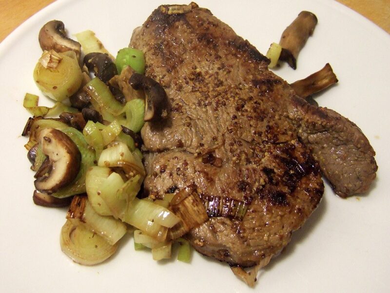 Steak with leek and mushroom