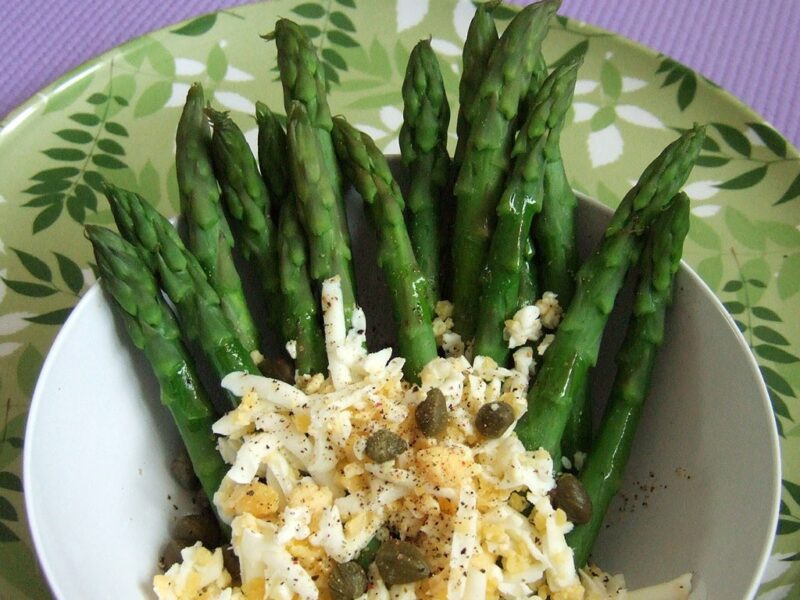 Asparagus with boiled egg