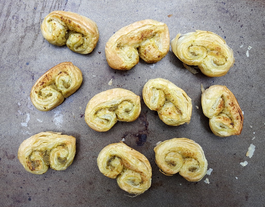 Easy pesto palmiers