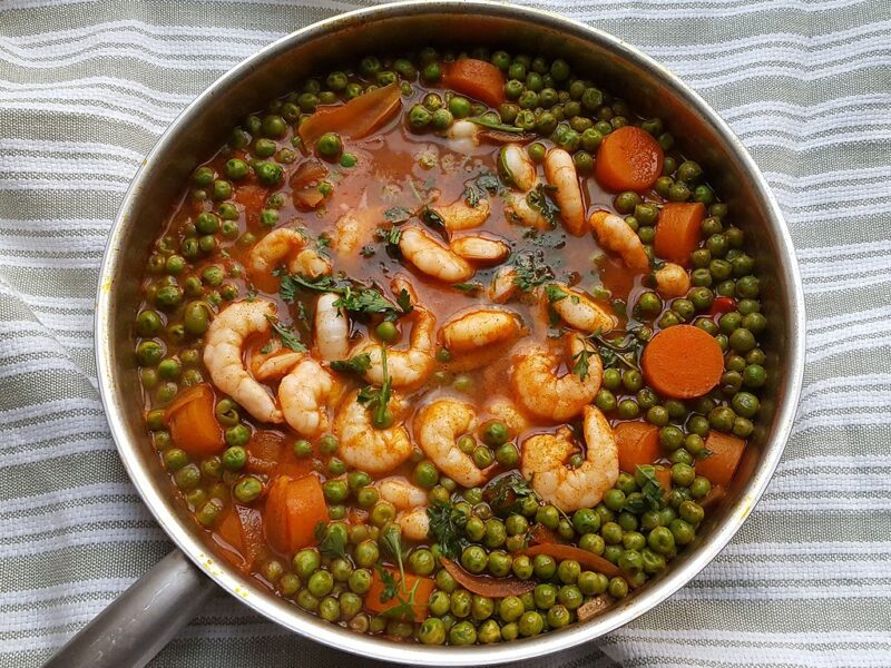 Paprika pea stew with prawns