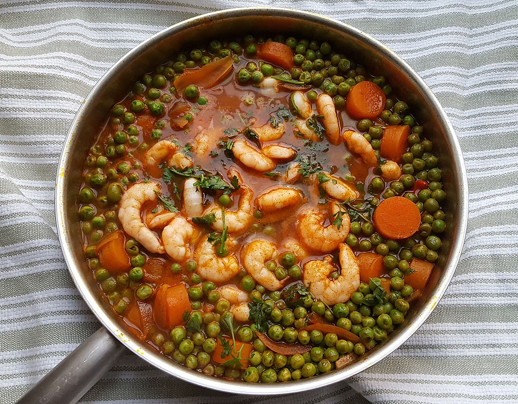 Paprika pea stew with prawns