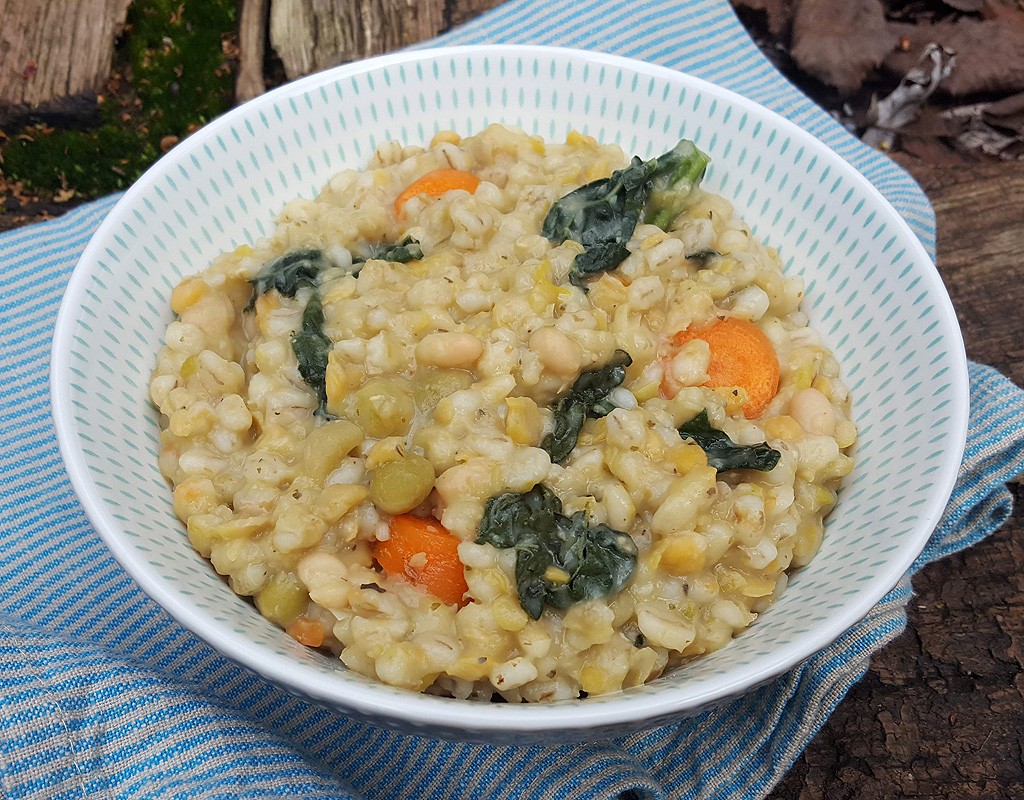 Pearl barley pilaf with mixed pulses