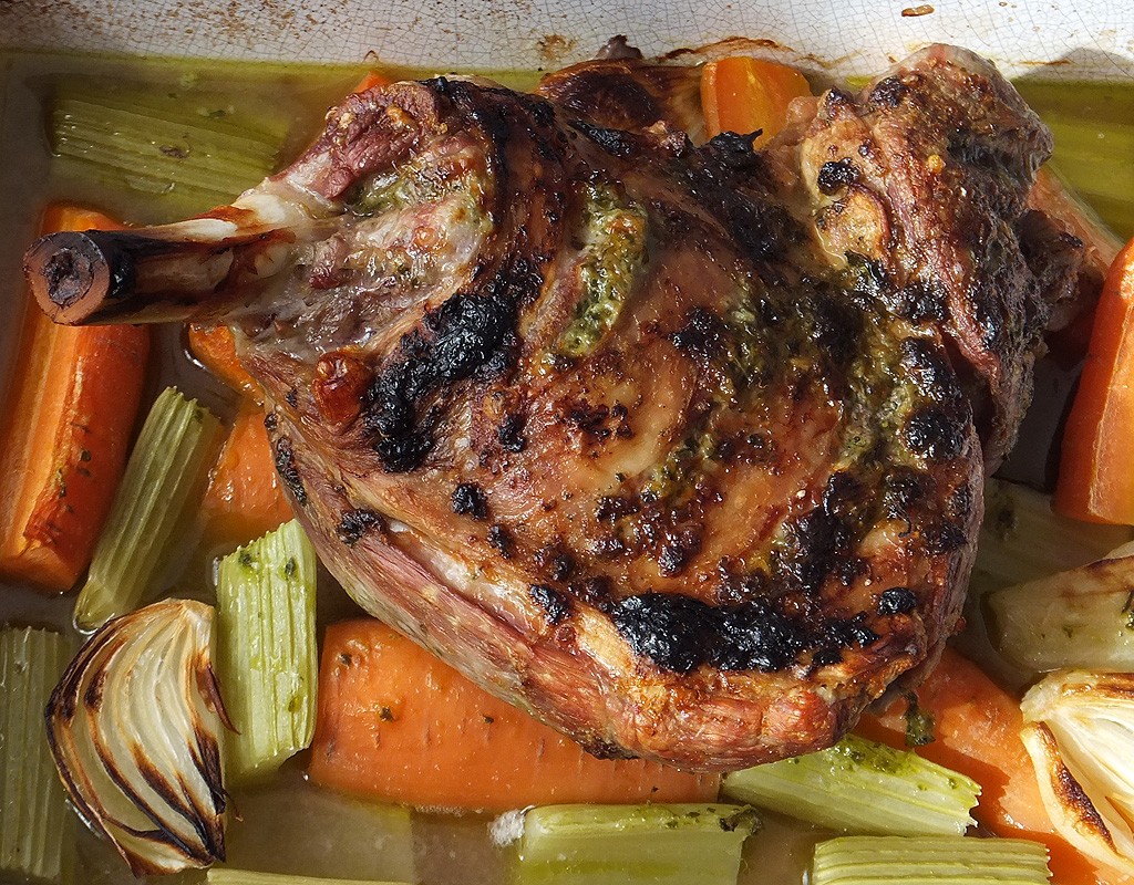 Roast lamb with garlic and parsley