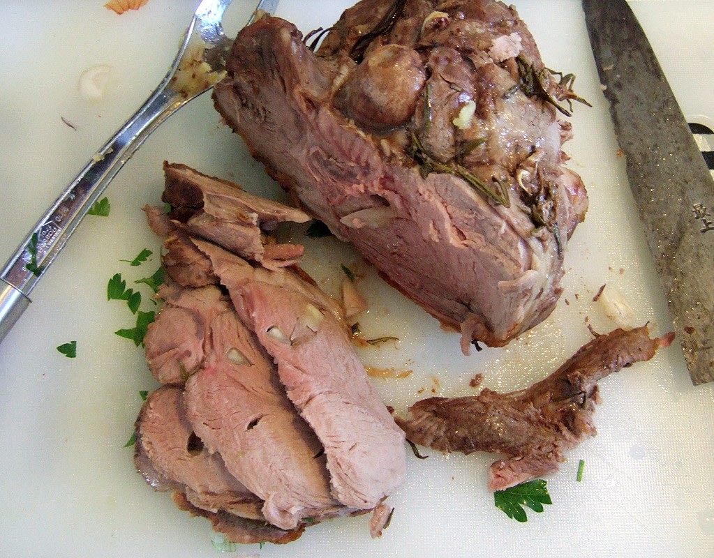 Roasted lamb with garlic and rosemary