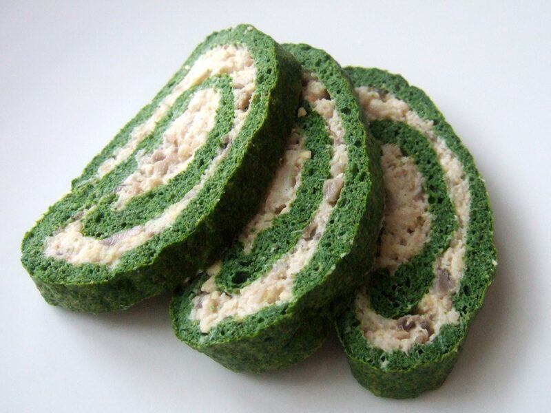 Spinach roulade with crab and mushroom