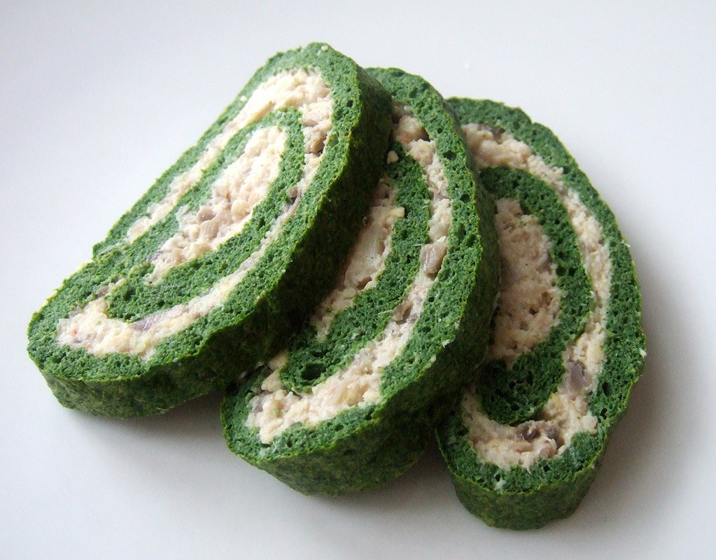 Spinach roulade with crab and mushroom