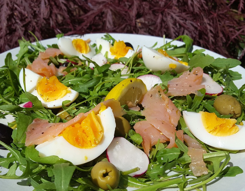 Egg, smoked salmon and rocket salad