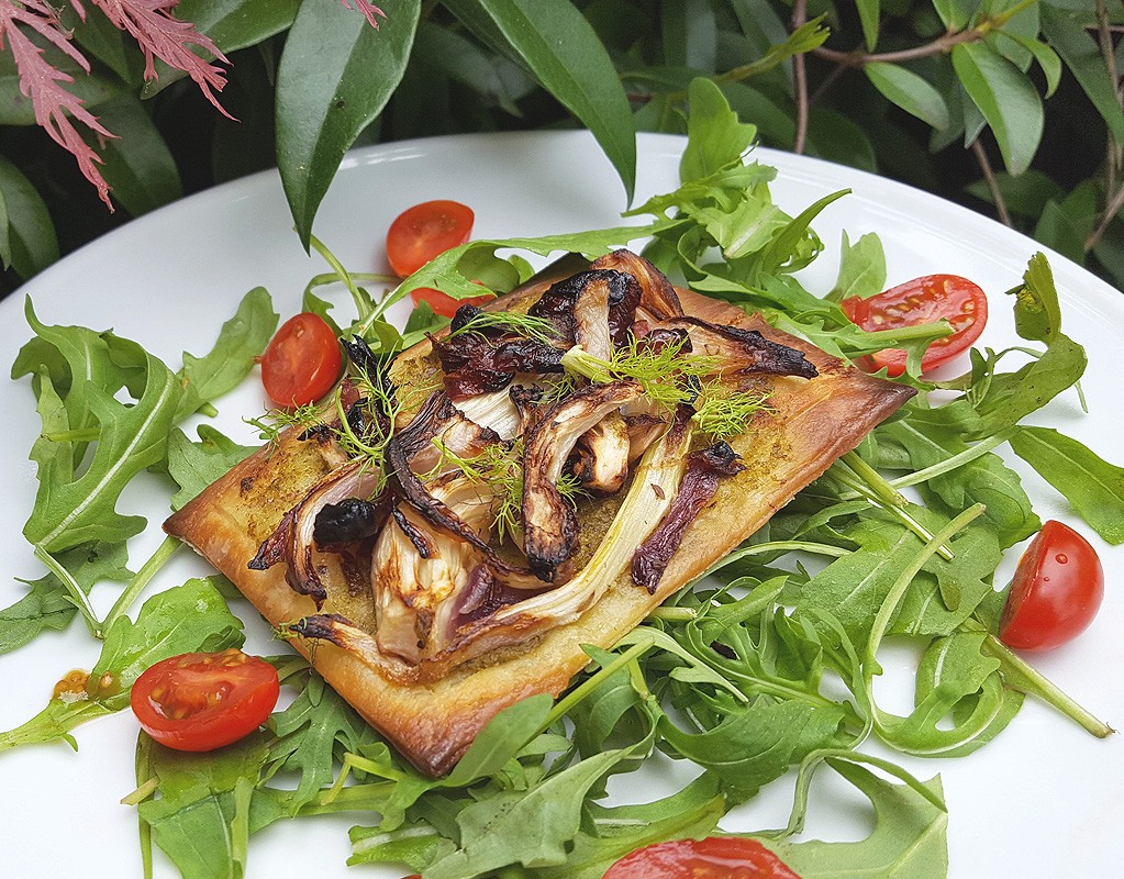 Fennel and onion tarts