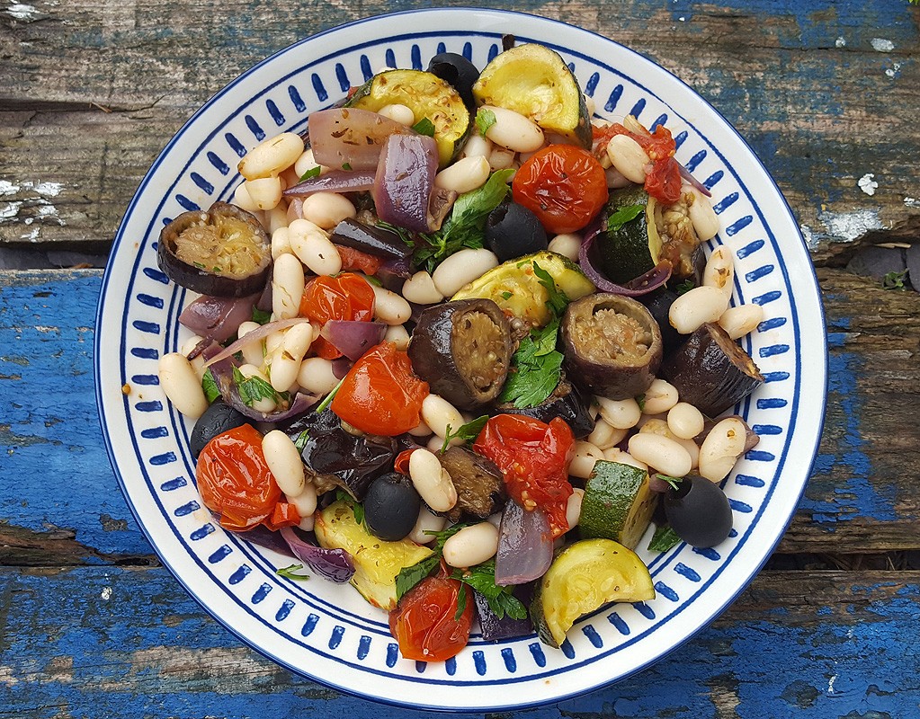 Baked Mediterranean vegetables with beans