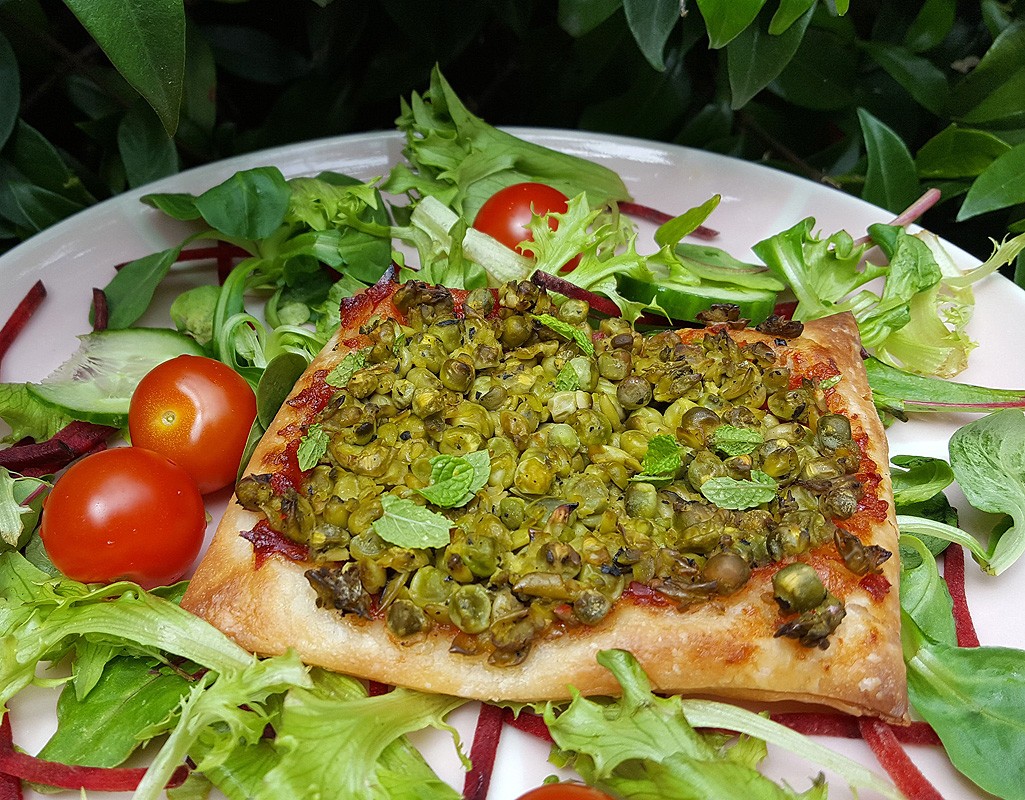 Green pea puff tarts