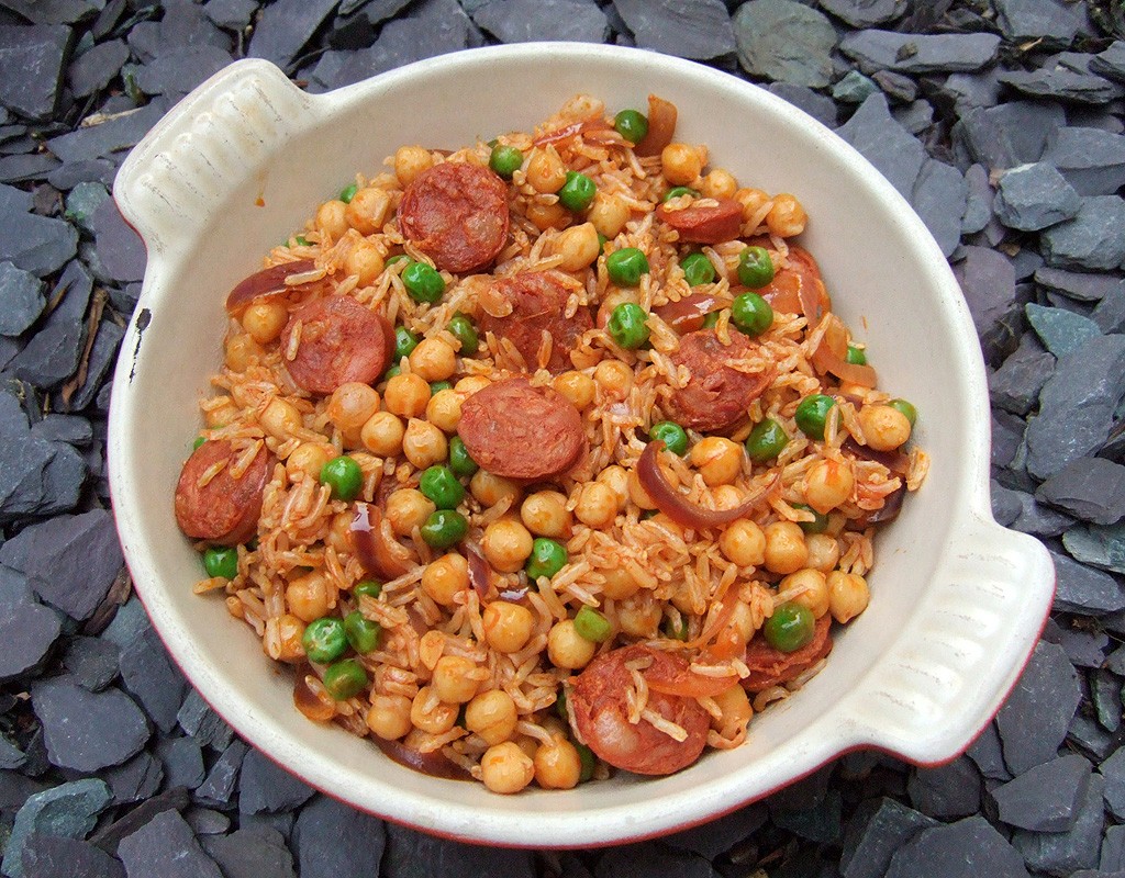 Rice with chorizo and chickpeas