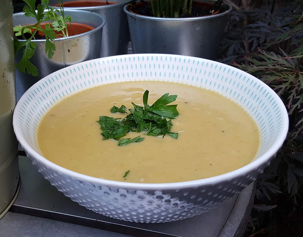 Creamy cauliflower and broccoli soup