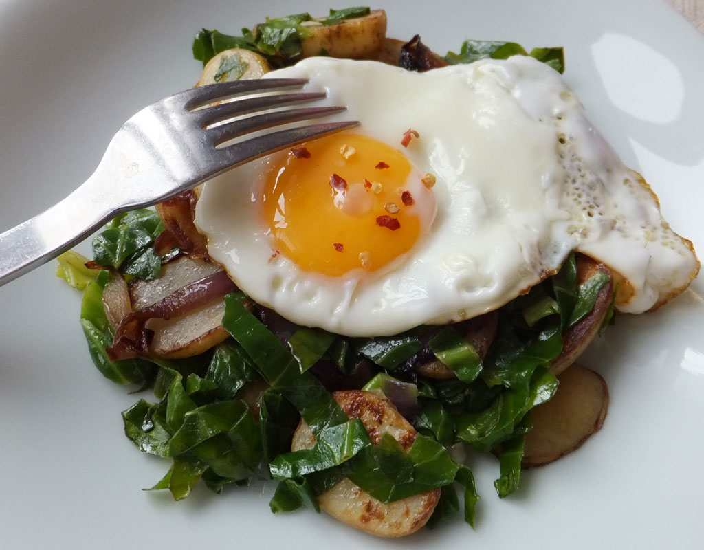 Fried eggs with cabbage and potatoes