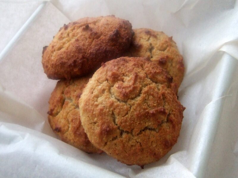 Low-carb almond cookies