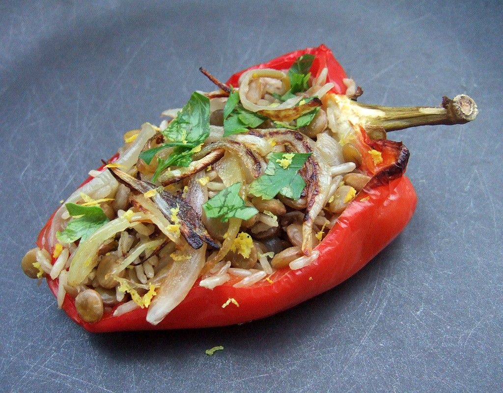 Roasted pepper stuffed with lentil and onion pilaf