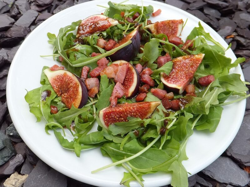 Fig and rocket salad with pancetta