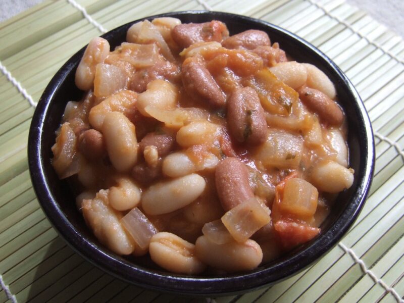 Baked beans with anchovy