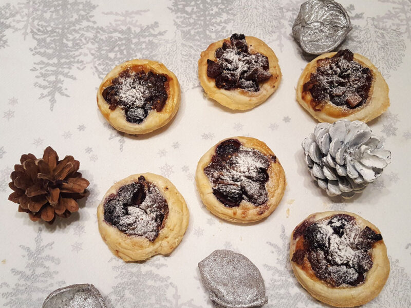 Mince pies with custard