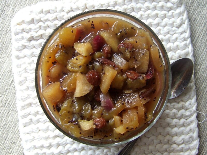 Spiced kiwi chutney